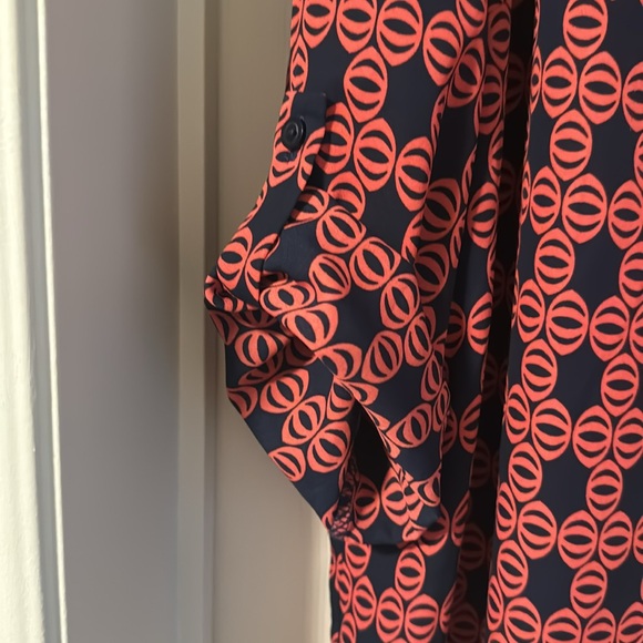 Beautiful Pink Rose 3/4 sleeve v-neck blouse. - Picture 2 of 6